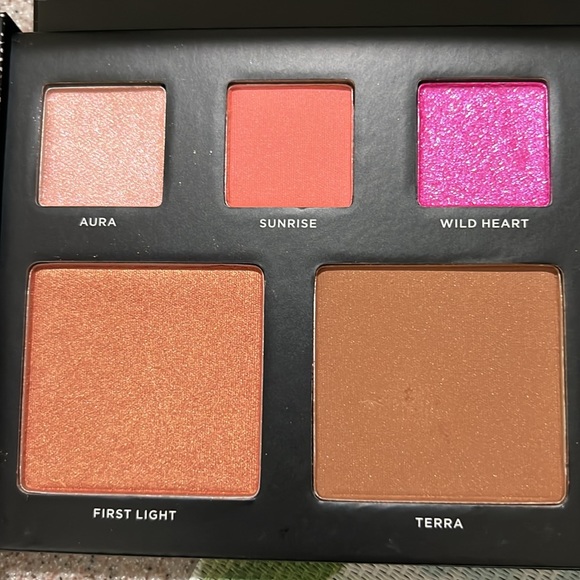 Deck of Scarlet edition No. 18 makeup palette - NIB - Picture 6 of 6